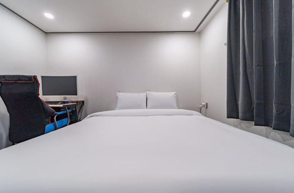 ON and OFF-Sungui Station Double Room, 1 Double Bed 4