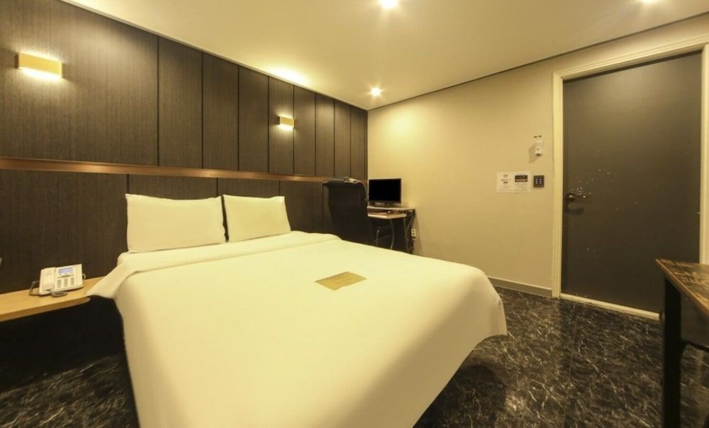 ON and OFF-Sungui Station Double Room, 1 Double Bed 5