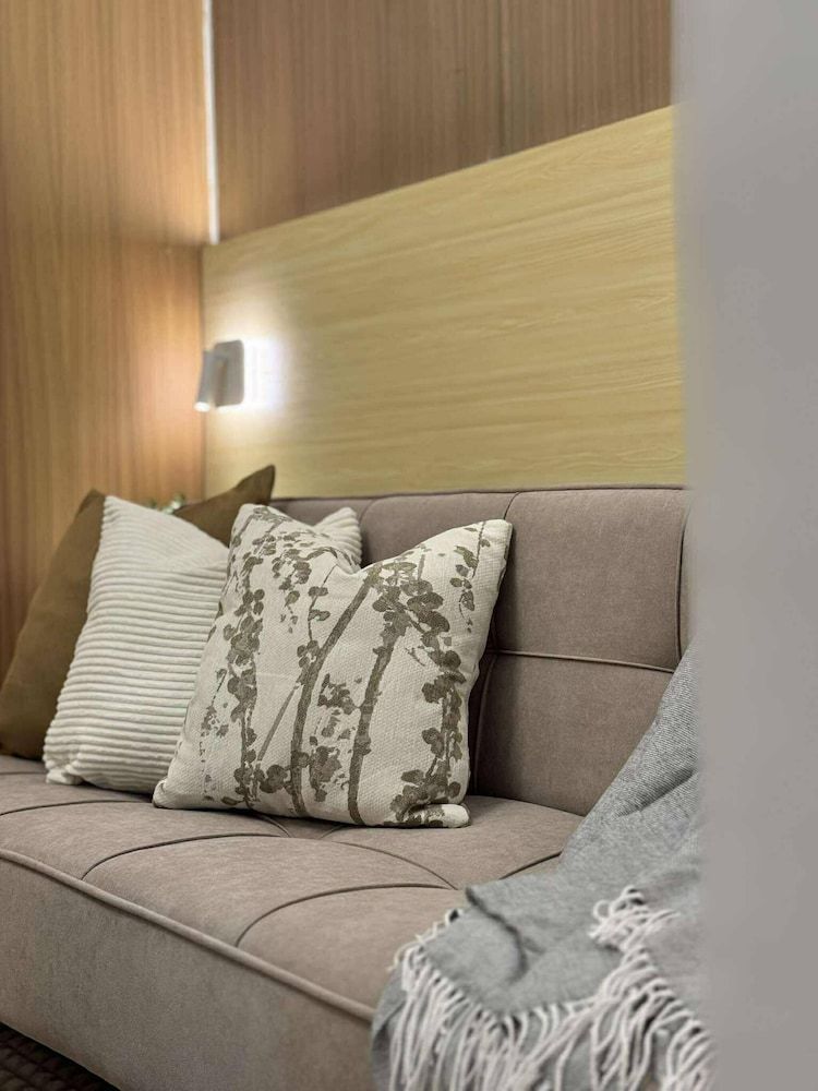 RED Luxe Haven Comfy Stay, Netflix and Fast Wifi Ready Condo, 1 Bedroom, Accessible, Smoking 27