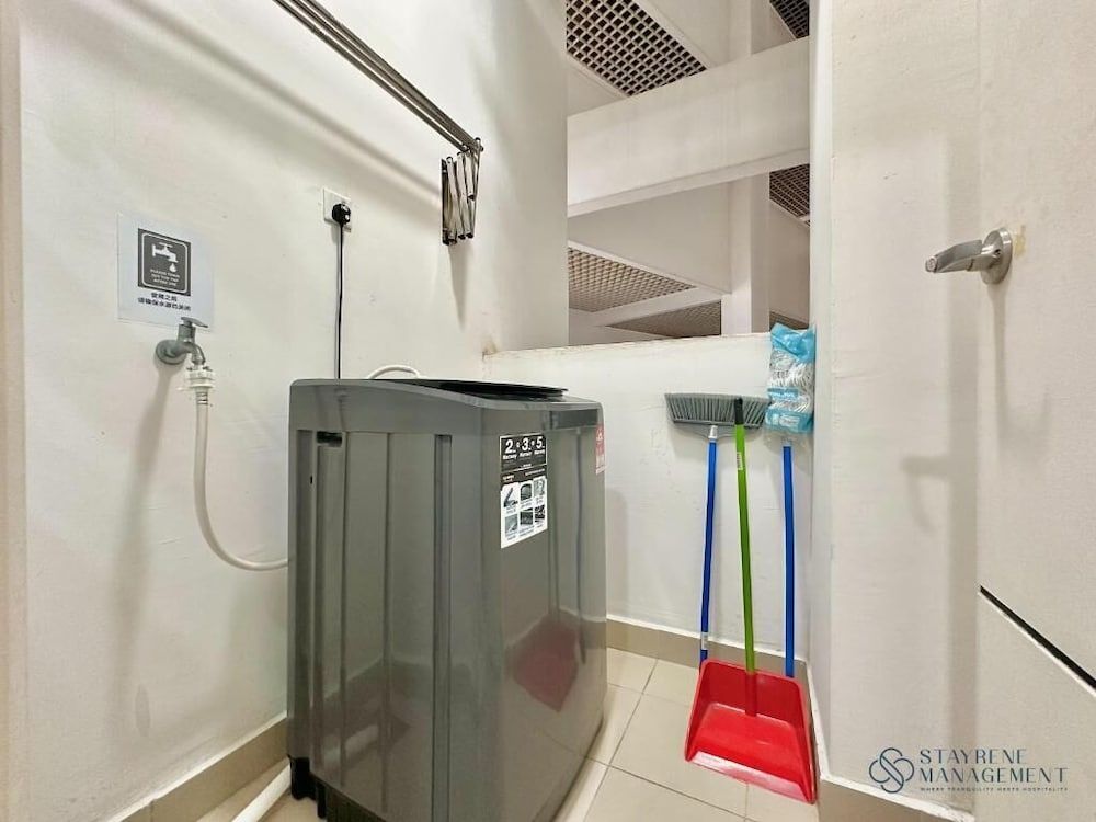 1 Medini Legoland by Stayrene Comfort Apartment, 2 Bedrooms, Balcony, Pool View 3