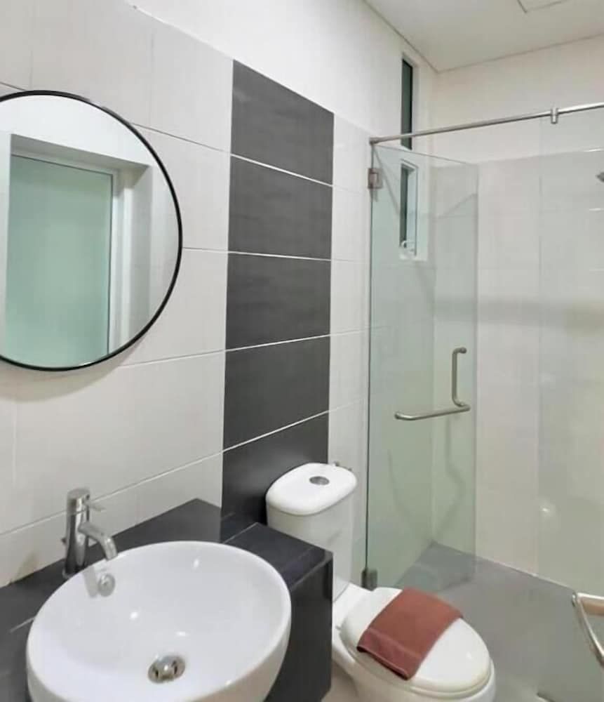 1 Medini Legoland by Stayrene Comfort Apartment, 2 Bedrooms, Balcony, Pool View 4