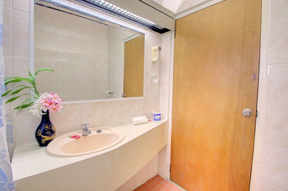 Honiara Hotel Classic Double Room 2