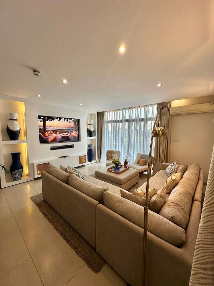 3 bedroom apartment Deluxe Apartment, City View 5