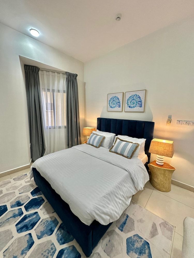 3 bedroom apartment Deluxe Apartment, City View 13