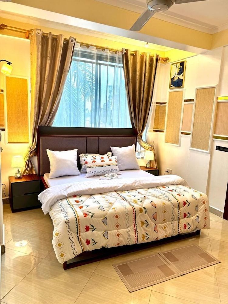 3 bedroom apartment Deluxe Apartment, City View 8