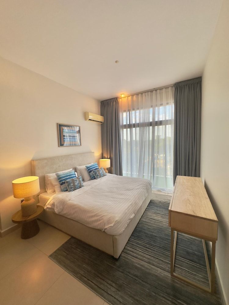 3 bedroom apartment Deluxe Apartment, City View 12