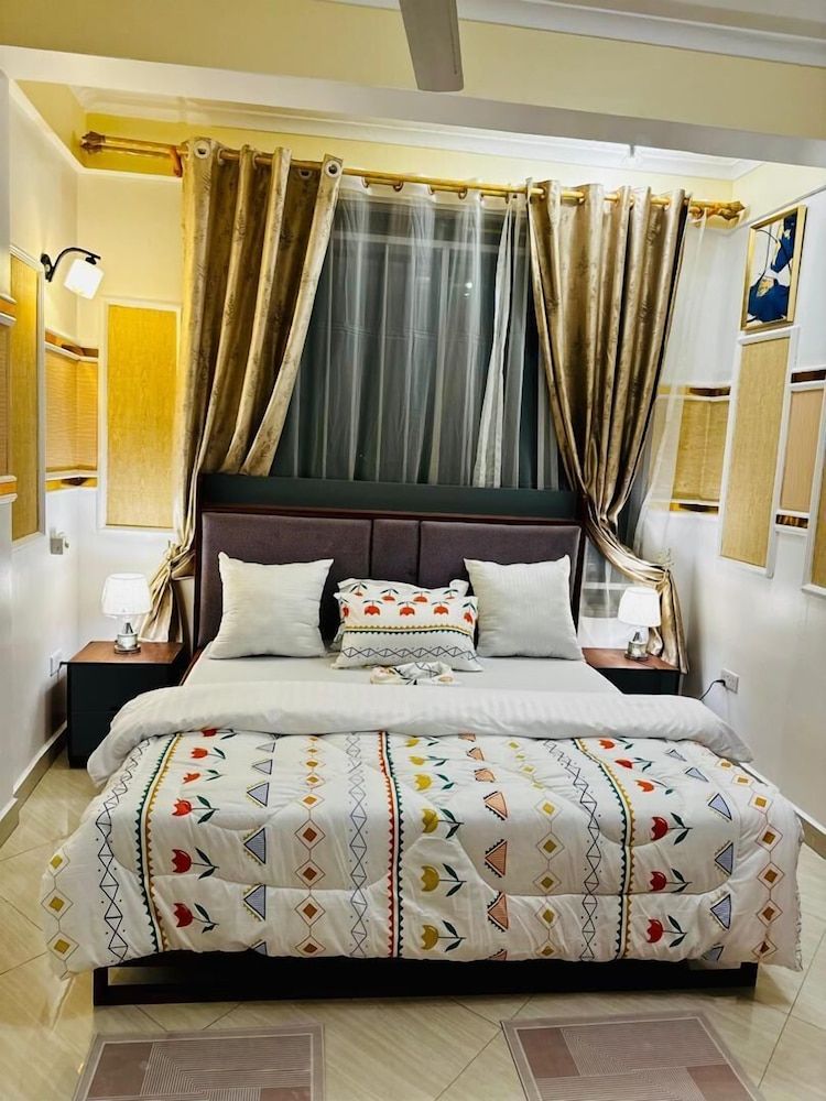 3 bedroom apartment Deluxe Apartment, City View 7