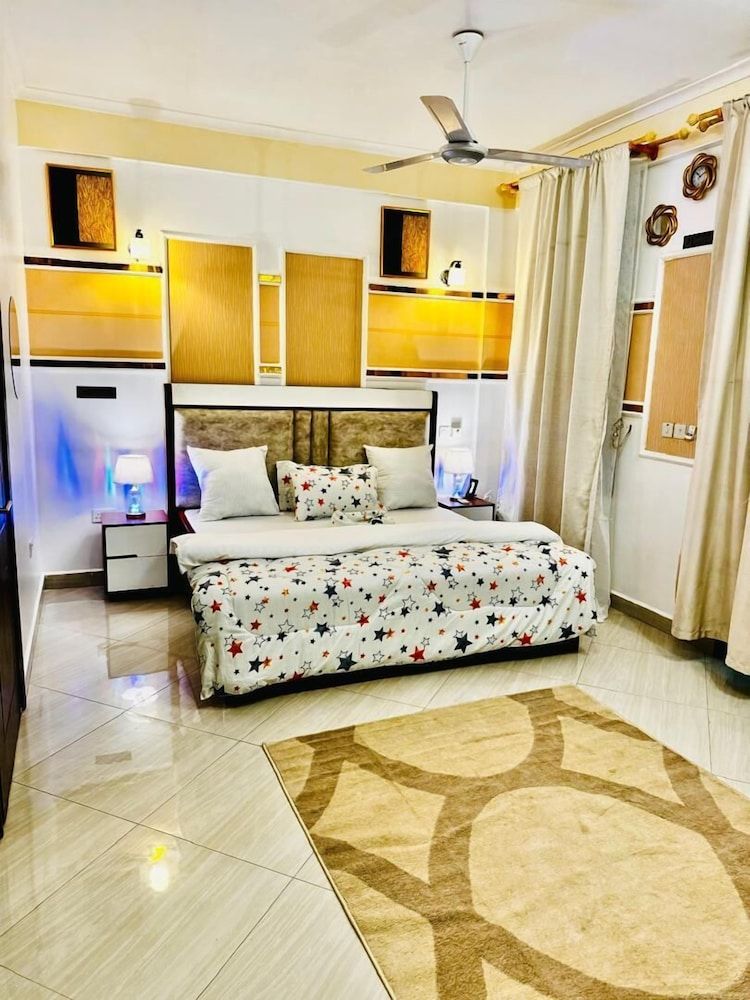 3 bedroom apartment Deluxe Apartment, City View 6