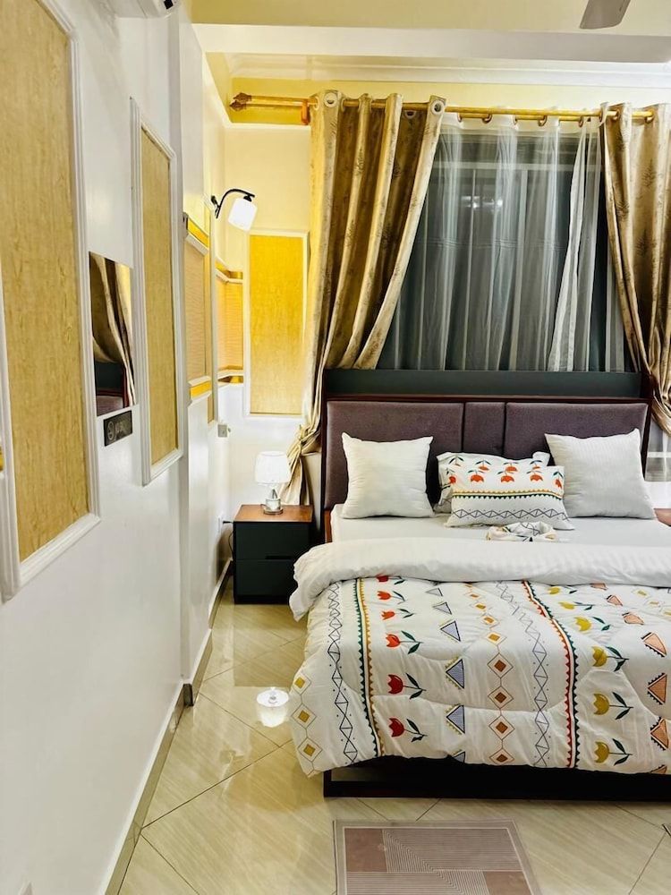 3 bedroom apartment Deluxe Apartment, City View 2