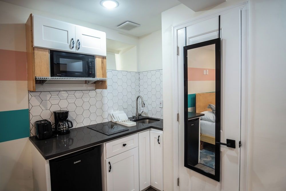 Diamond Suites Philadelphia Center Basic Studio Suite 3