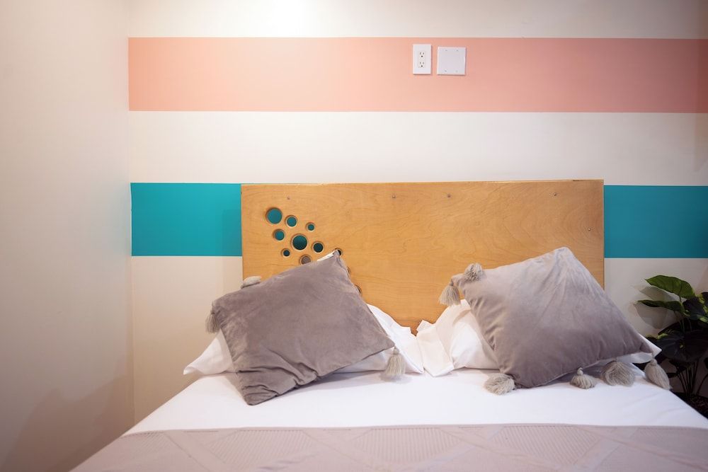 Diamond Suites Philadelphia Center Basic Studio Suite