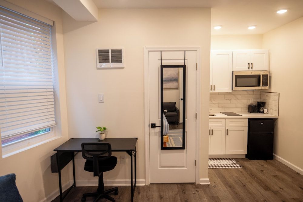 Diamond Suites Philadelphia Center Junior Studio 3