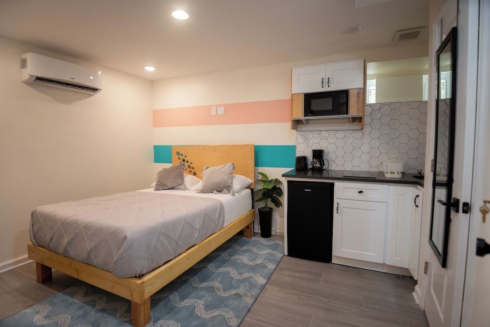 Diamond Suites Philadelphia Center Basic Studio Suite 2