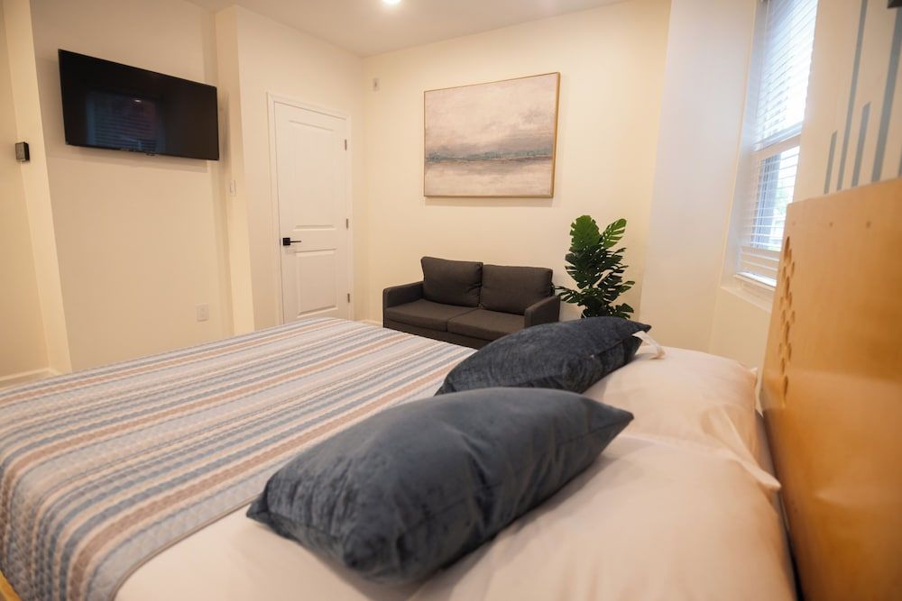 Diamond Suites Philadelphia Center Junior Studio 2