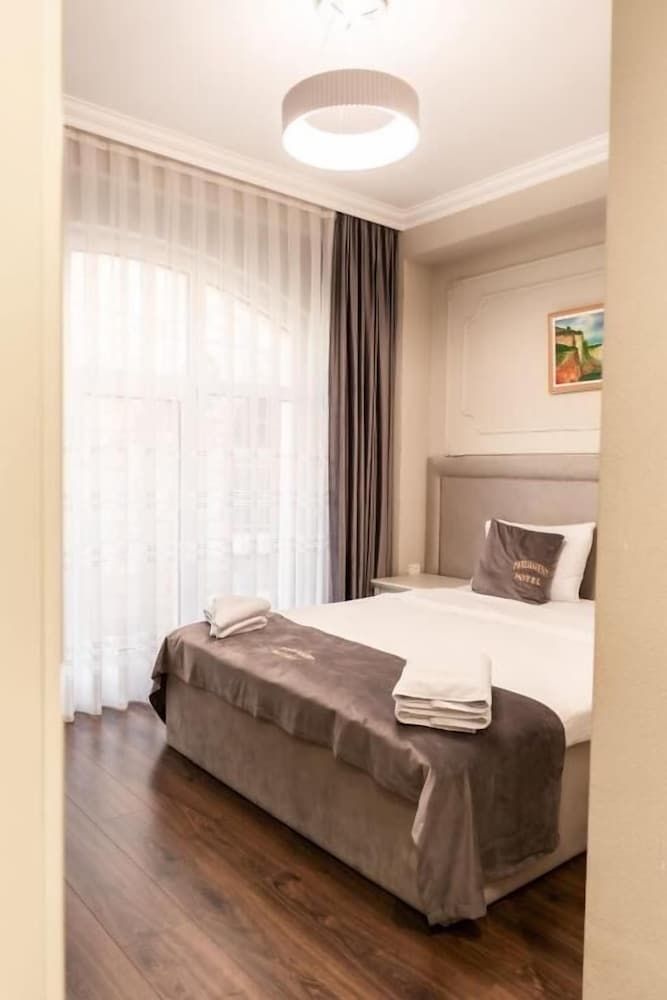 Parliament Inn Hotel & Restaurant Standard Double Room, City View