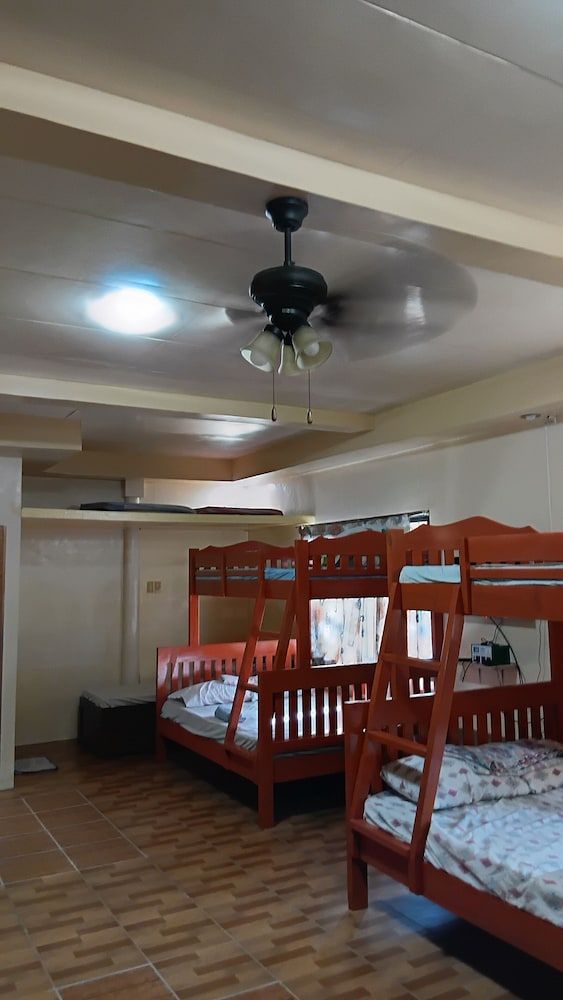 Jovick Homestay Family Quadruple Room, Garden View 7