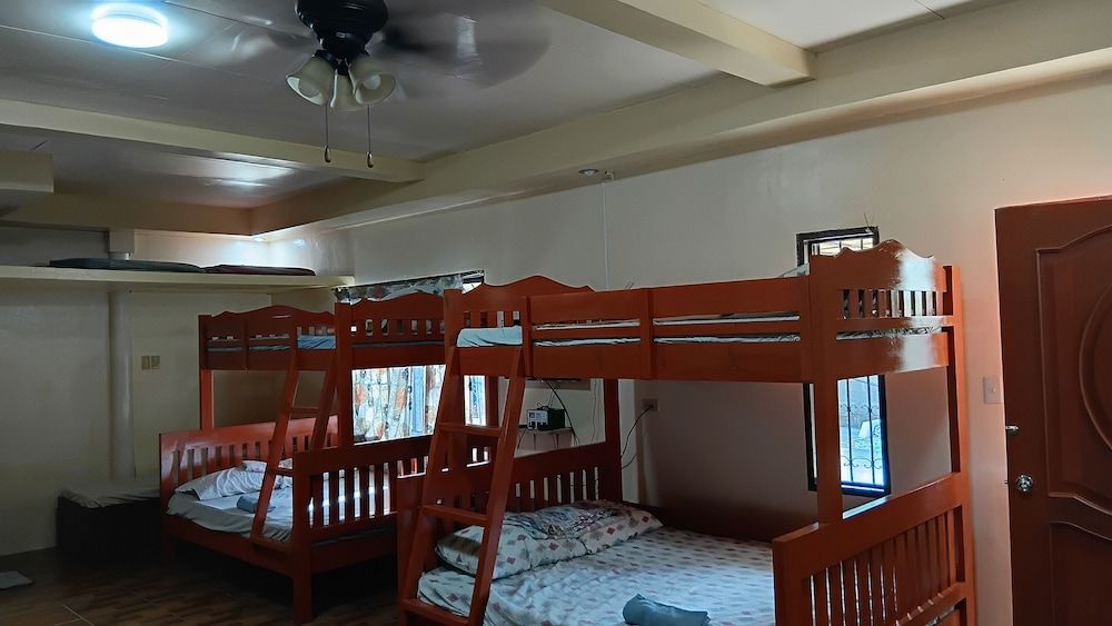 Jovick Homestay Family Quadruple Room, Garden View 2
