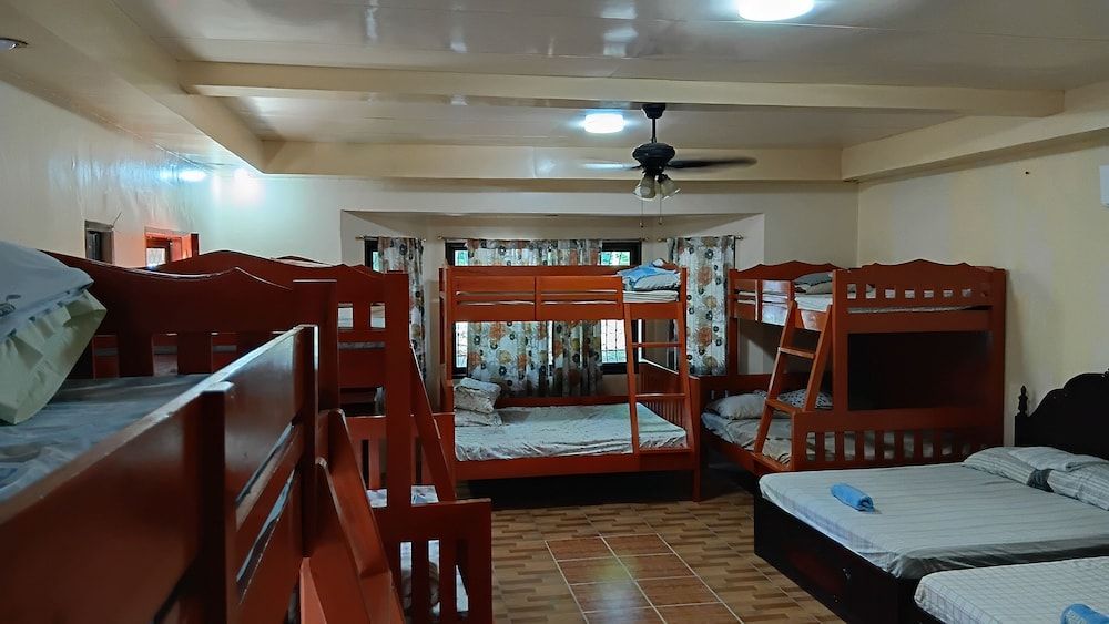 Jovick Homestay Family Quadruple Room, Garden View 4