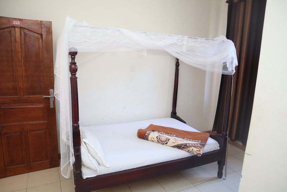 Namulanda Motel Standard Single Room 3
