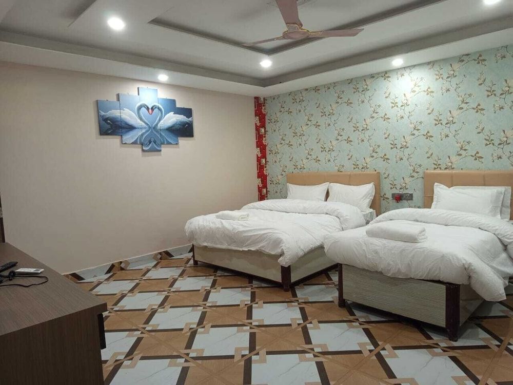 HOTEL DEV INN Triple Room 2