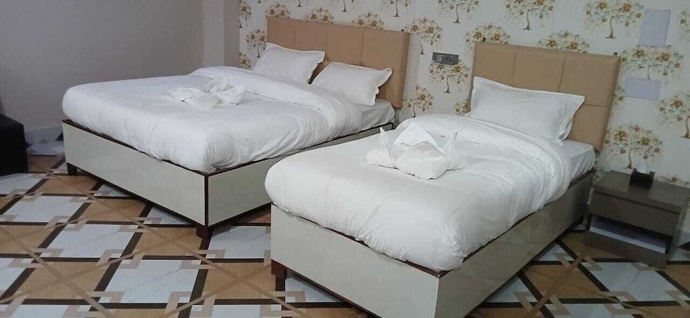 HOTEL DEV INN Triple Room