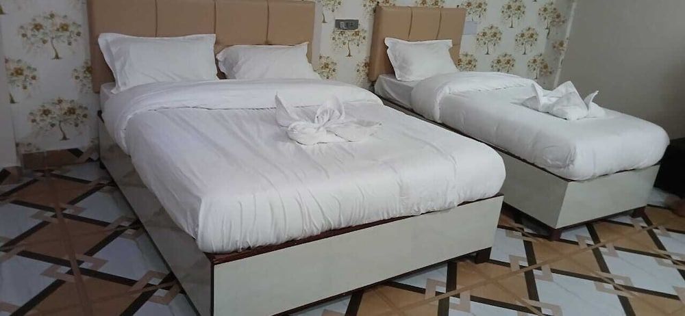 HOTEL DEV INN Triple Room 3