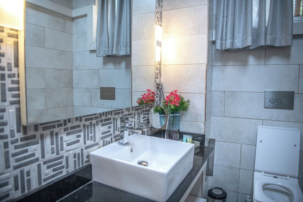 Park View Courts Executive Suite, 1 Bedroom, Refrigerator & Microwave, Park View 4