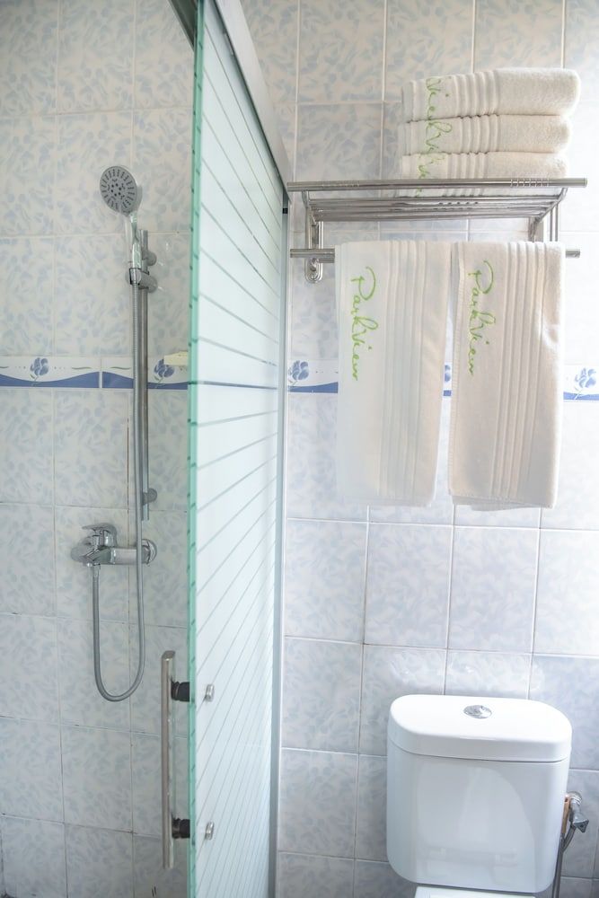 Park View Courts Executive Suite, 1 Bedroom, Refrigerator & Microwave, Park View 5