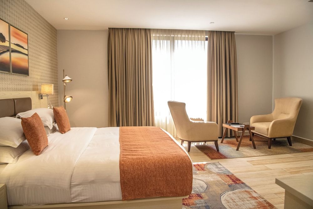 Park View Courts Executive Suite, 1 Bedroom, Refrigerator & Microwave, Park View