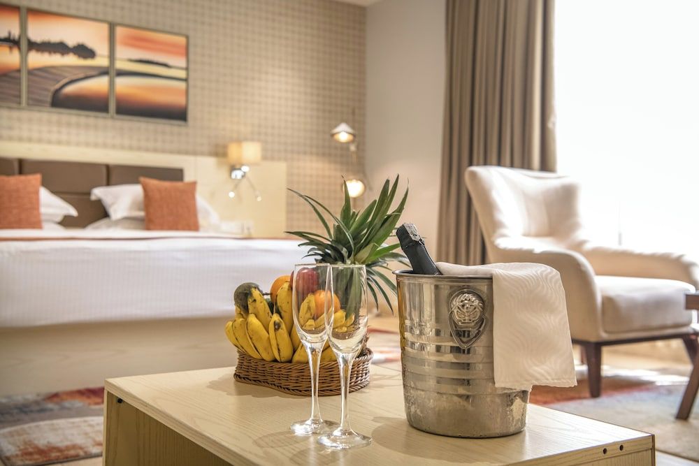 Park View Courts Executive Suite, 1 Bedroom, Refrigerator & Microwave, Park View 3