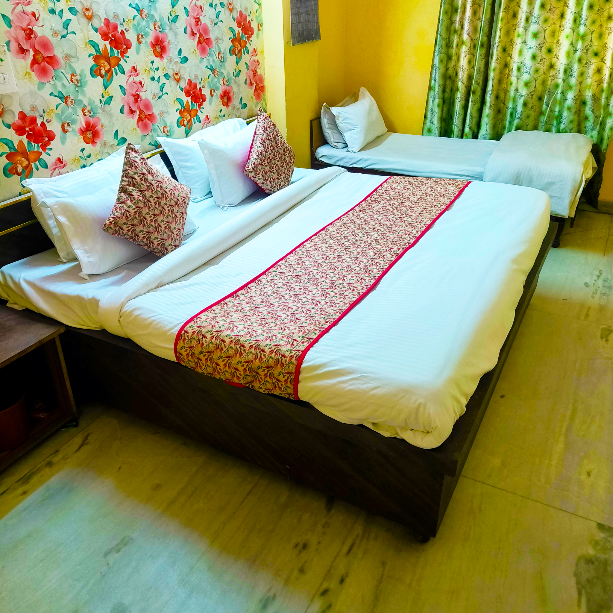 Hotel Vasant Palace Deluxe Family Room 8