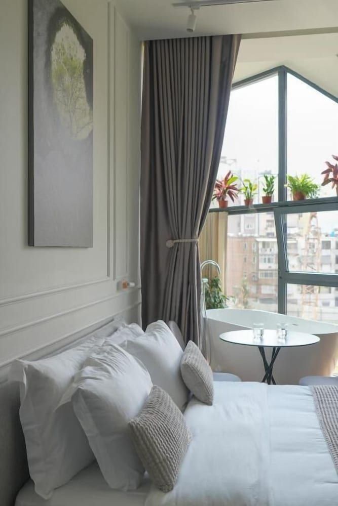 Moonlight Apartments Tirana Deluxe Double Room, City View 7