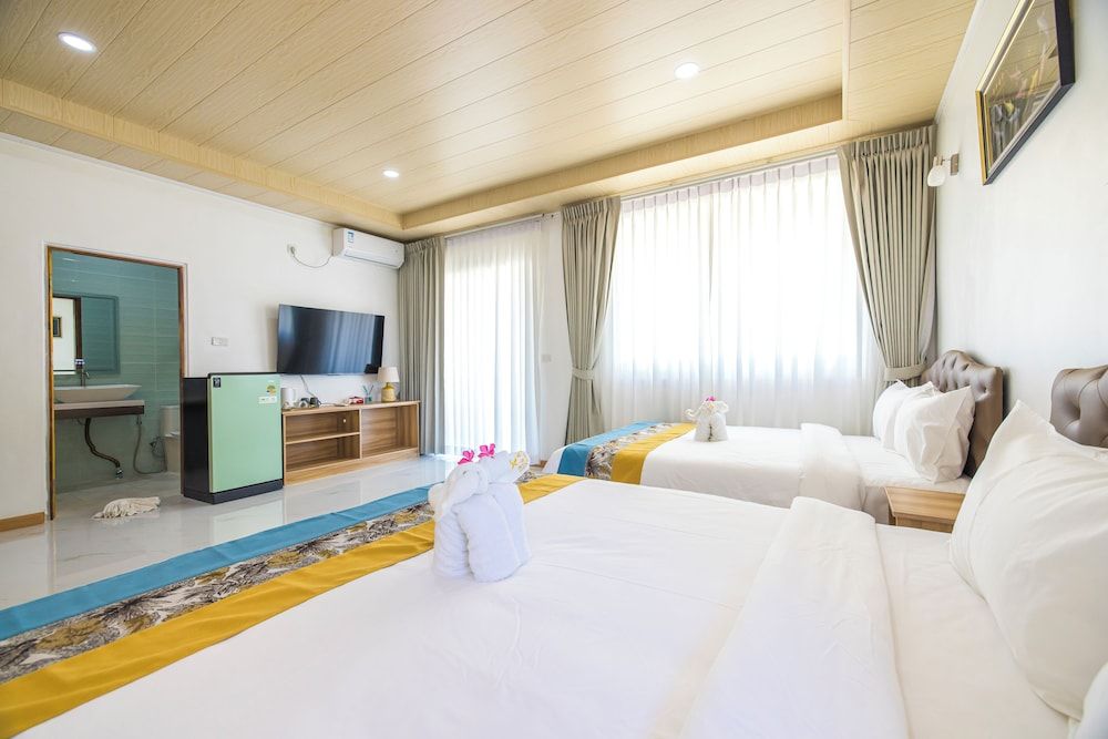 Tongtong Garden Holiday Hotel Family Triple Room, Balcony, Resort View