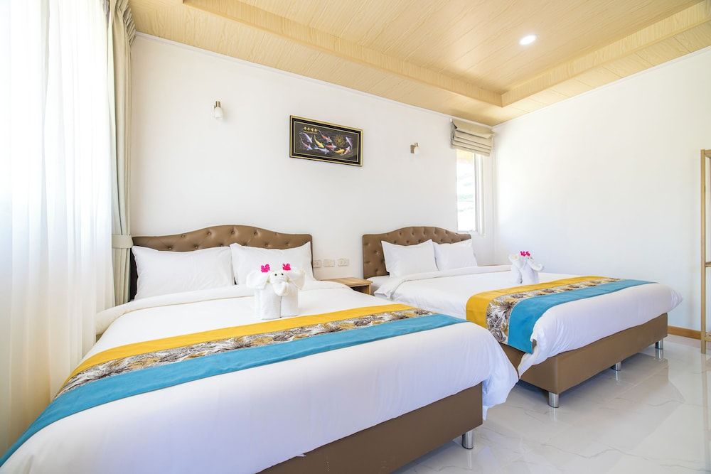 Tongtong Garden Holiday Hotel Family Triple Room, Balcony, Resort View 4