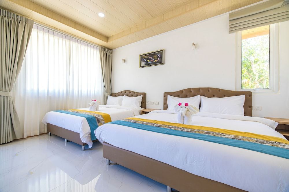 Tongtong Garden Holiday Hotel Family Triple Room, Balcony, Resort View 2