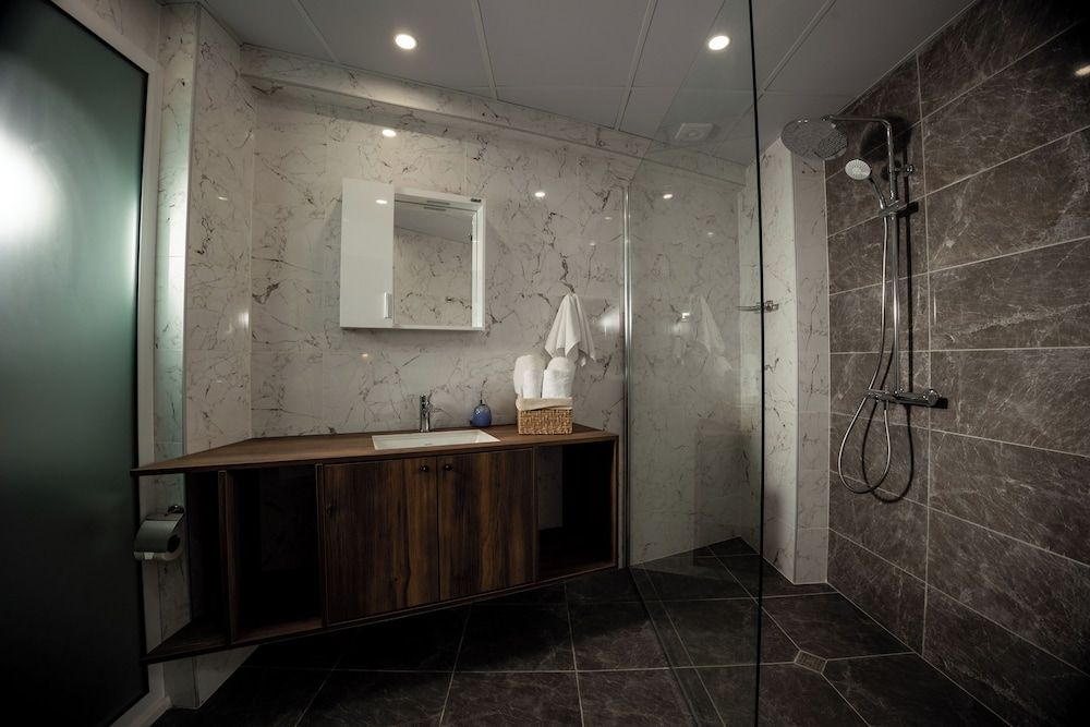 Queen's cottage Comfort Studio, Courtyard View 5