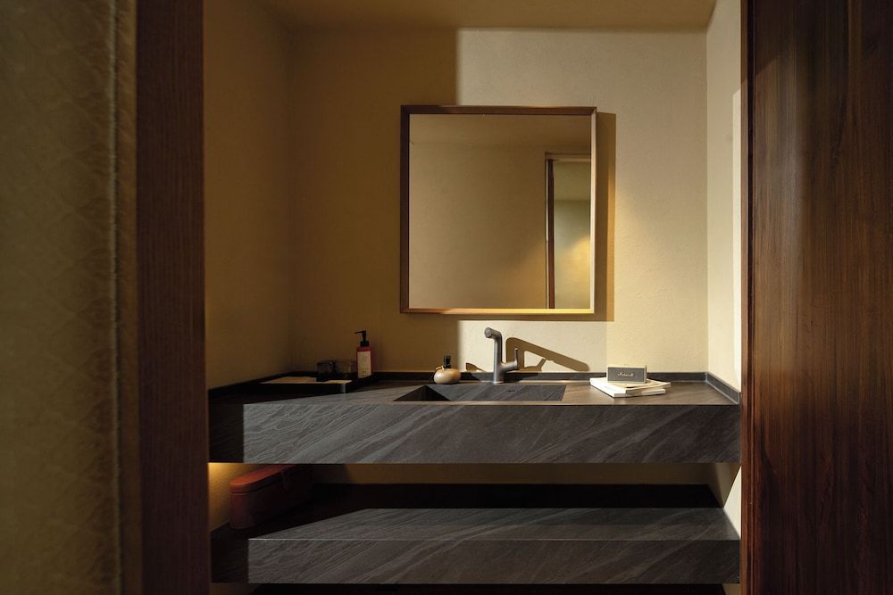 Shangri-La Nazhu Tibetan Mansion Hotel Family Suite 5