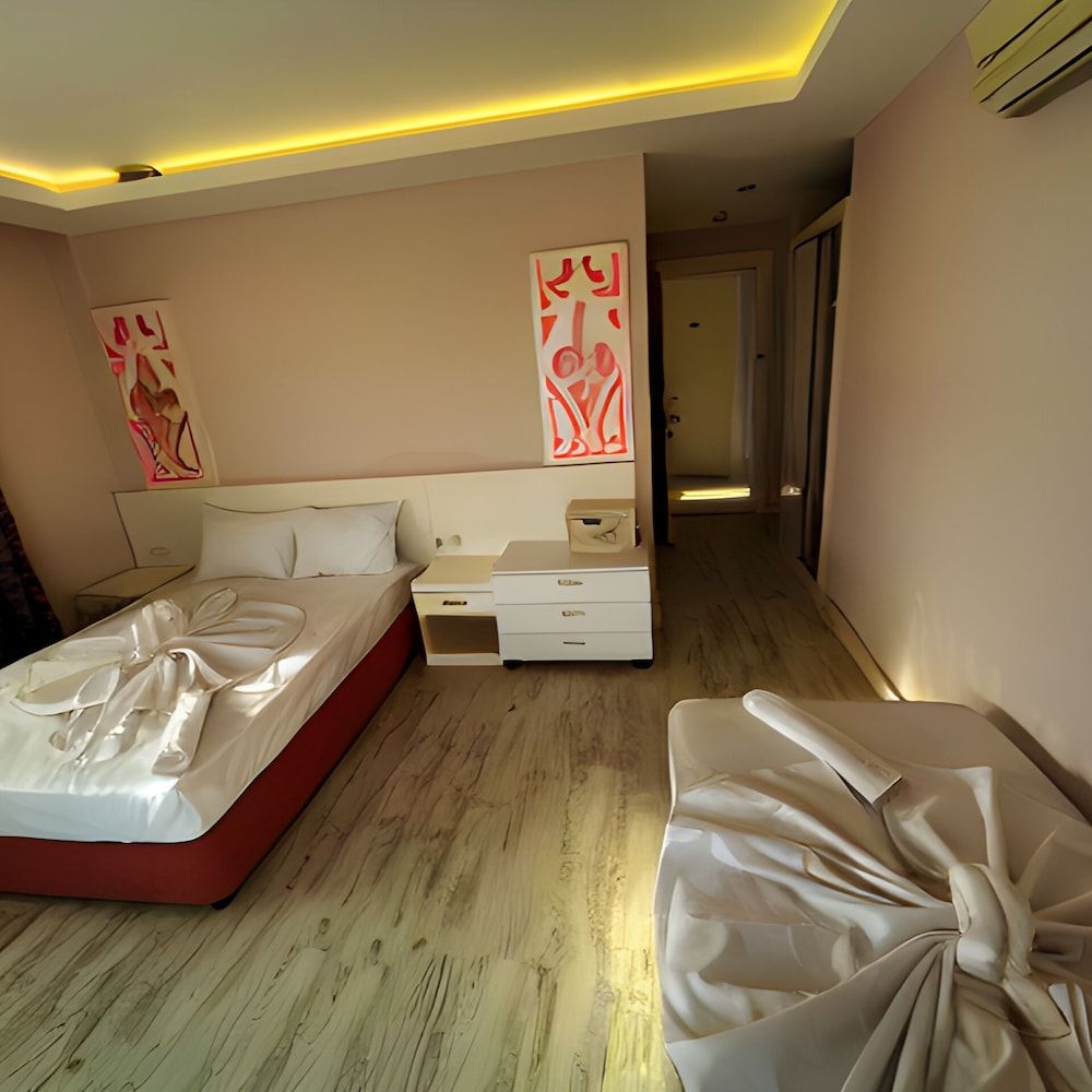 Beachway Hotel Side Deluxe Room with Partially Sea View 2