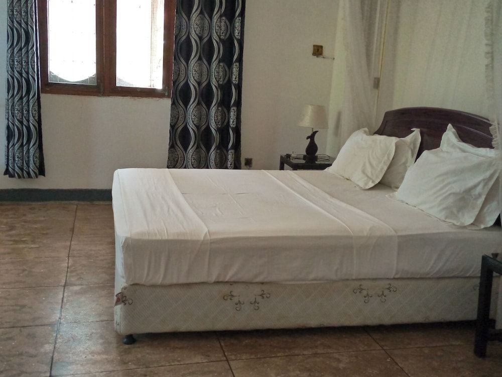 Emerald House Standard Double Room, 1 King Bed