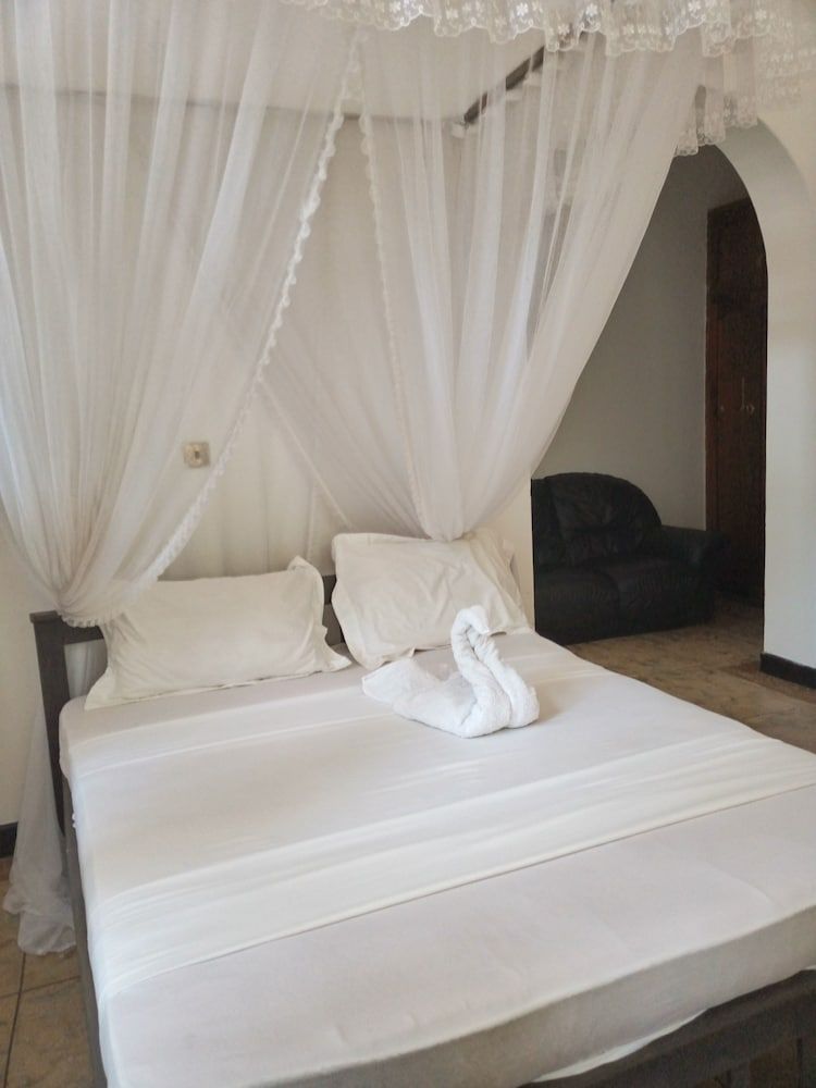 Emerald House Standard Double Room, 1 King Bed 3