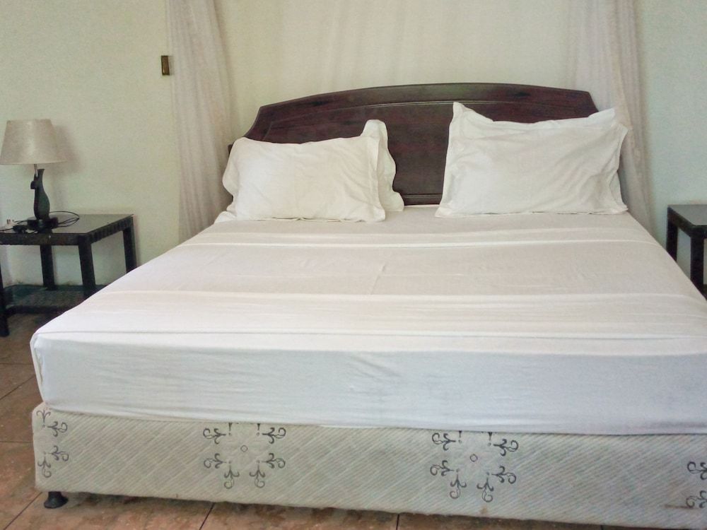 Emerald House Standard Double Room, 1 King Bed 4