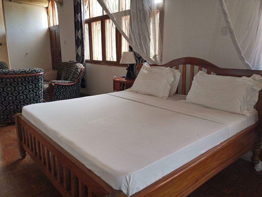 Emerald House Executive Double Room, 1 King Bed, Garden View 2