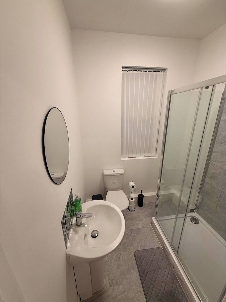 Stylish Dream Home With 4 En-suite Bedrooms House, 4 Bedrooms 5