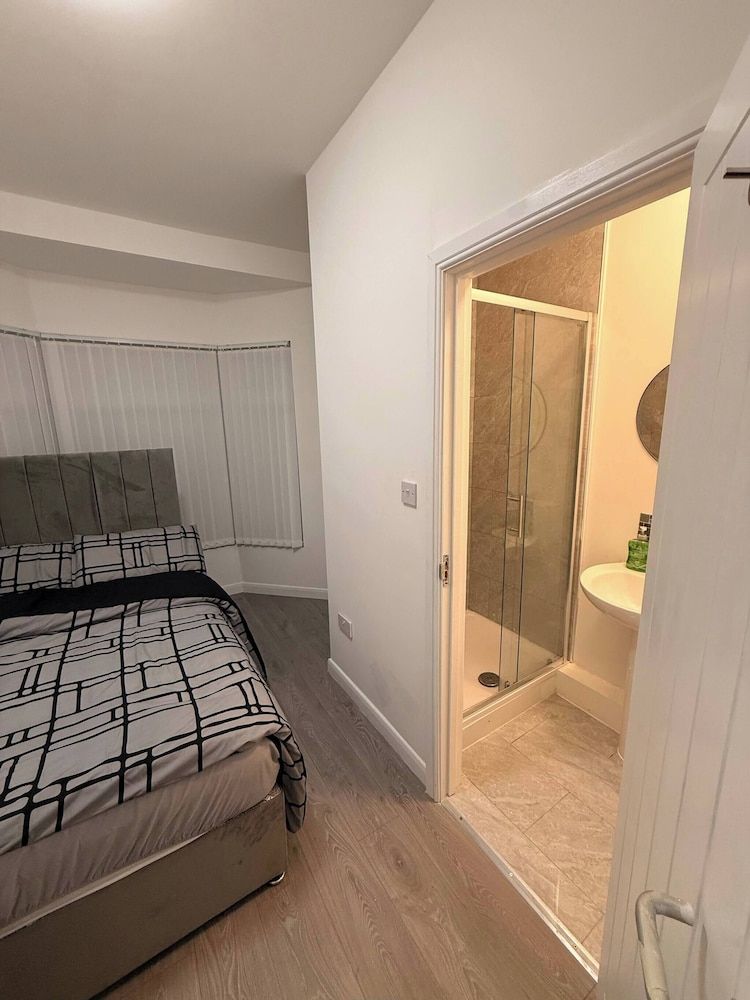 Stylish Dream Home With 4 En-suite Bedrooms House, 4 Bedrooms