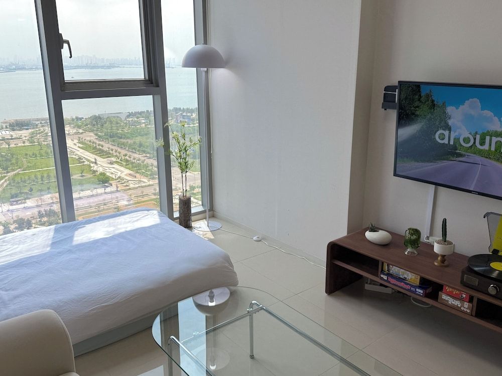 Grape Residence Hotel Deluxe Triple Room, Ocean View 5