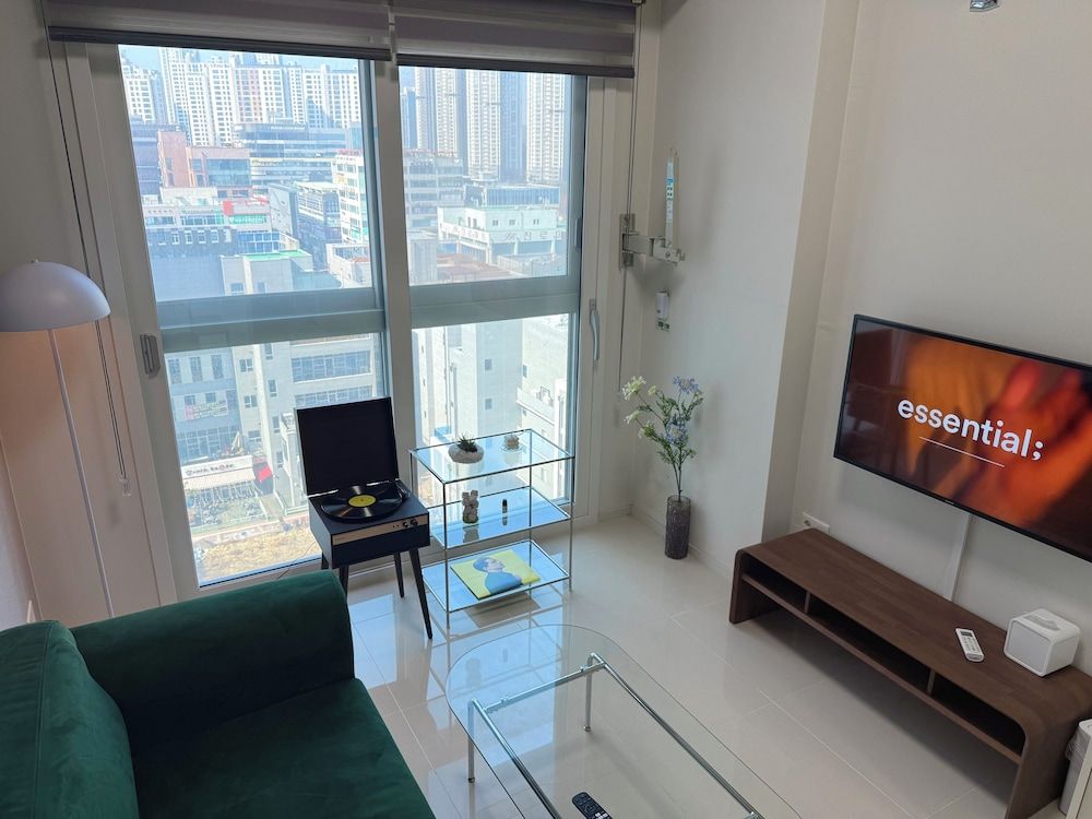 Grape Residence Hotel Standard Double Room, City View 7