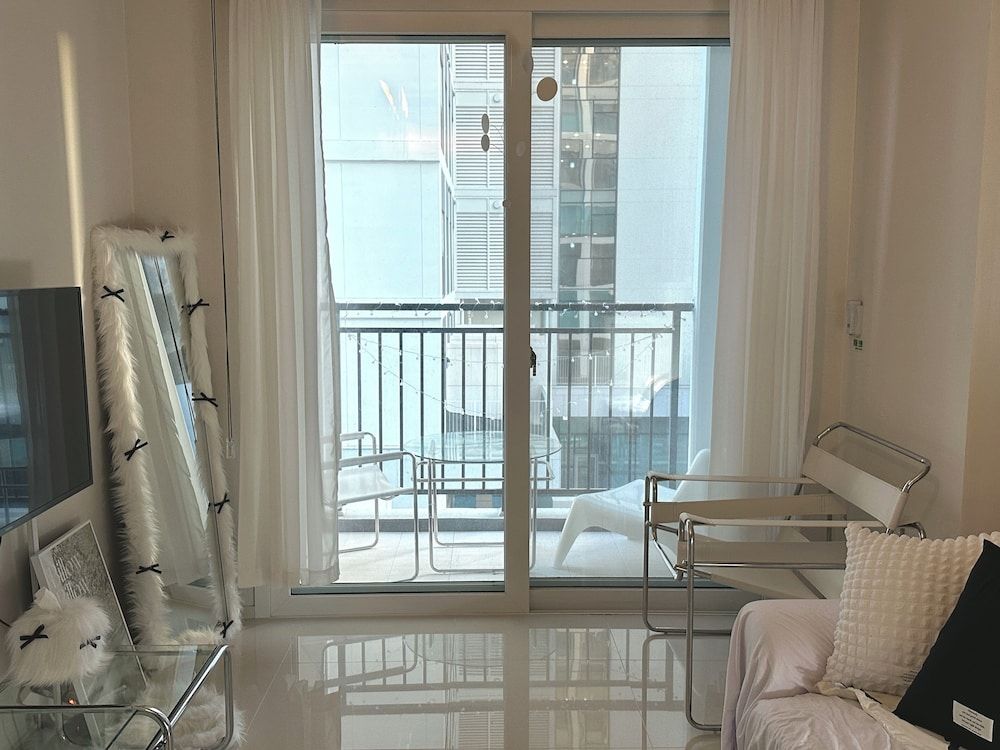 Grape Residence Hotel Standard Double Room, City View 4