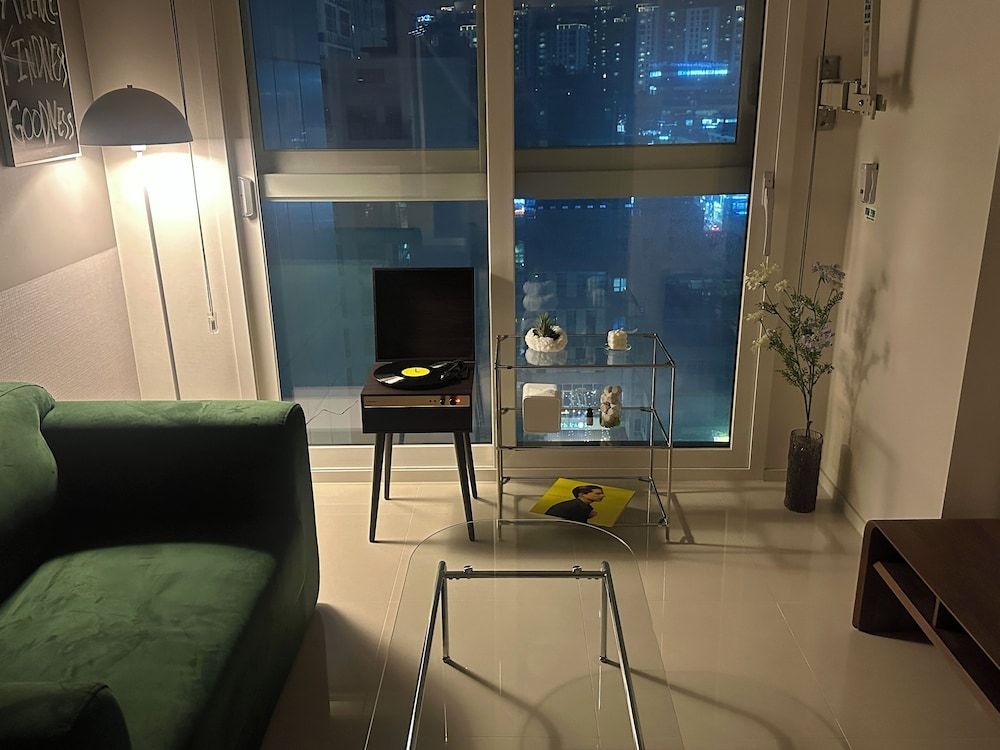 Grape Residence Hotel Standard Double Room, City View 8