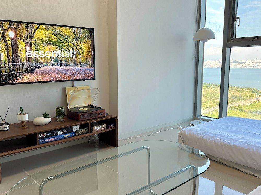 Grape Residence Hotel Deluxe Triple Room, Ocean View 4