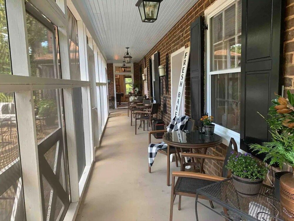 Historic Boyd Harvey House and Grounds 2 Bedroom Home by RedAwning House, 2 Bedrooms 7